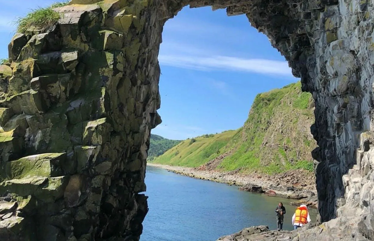 Excursion to Cape Giant (Ptichy)
