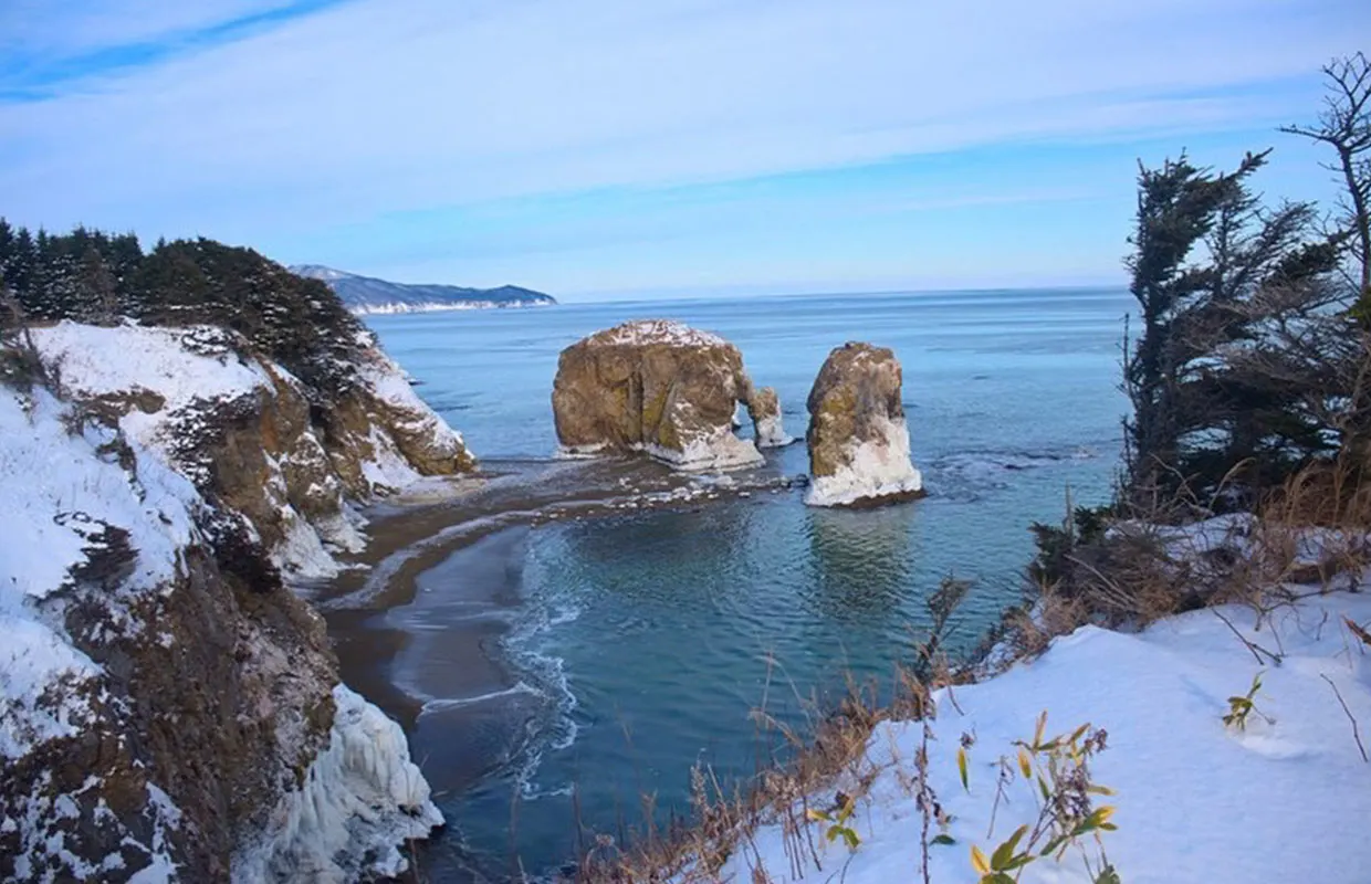 Winter snowmobile tour to Cape Velikan