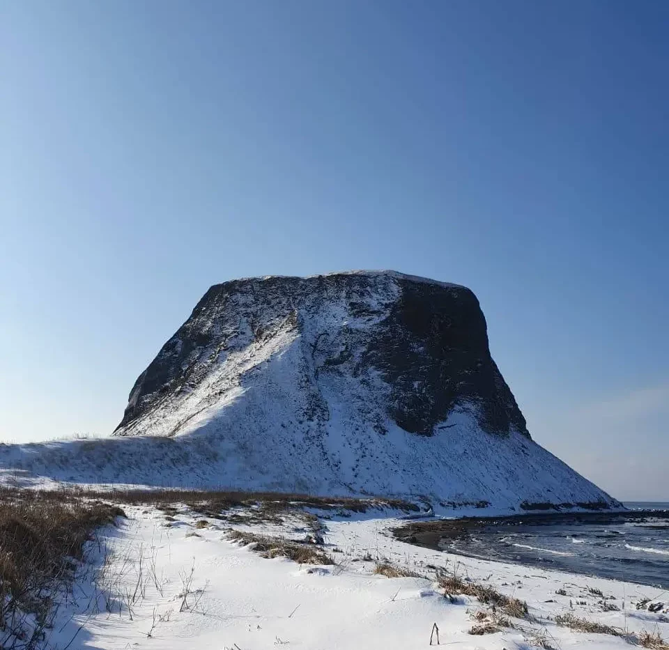 Winter excursion to Kovrizhka Mountain and Cape Kuznetsova