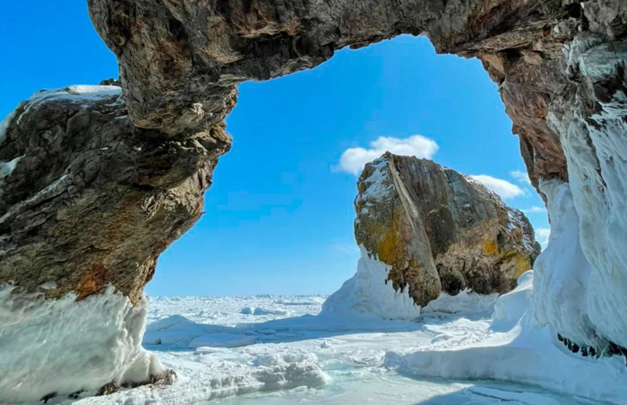 Winter snowmobile tour to Cape Velikan