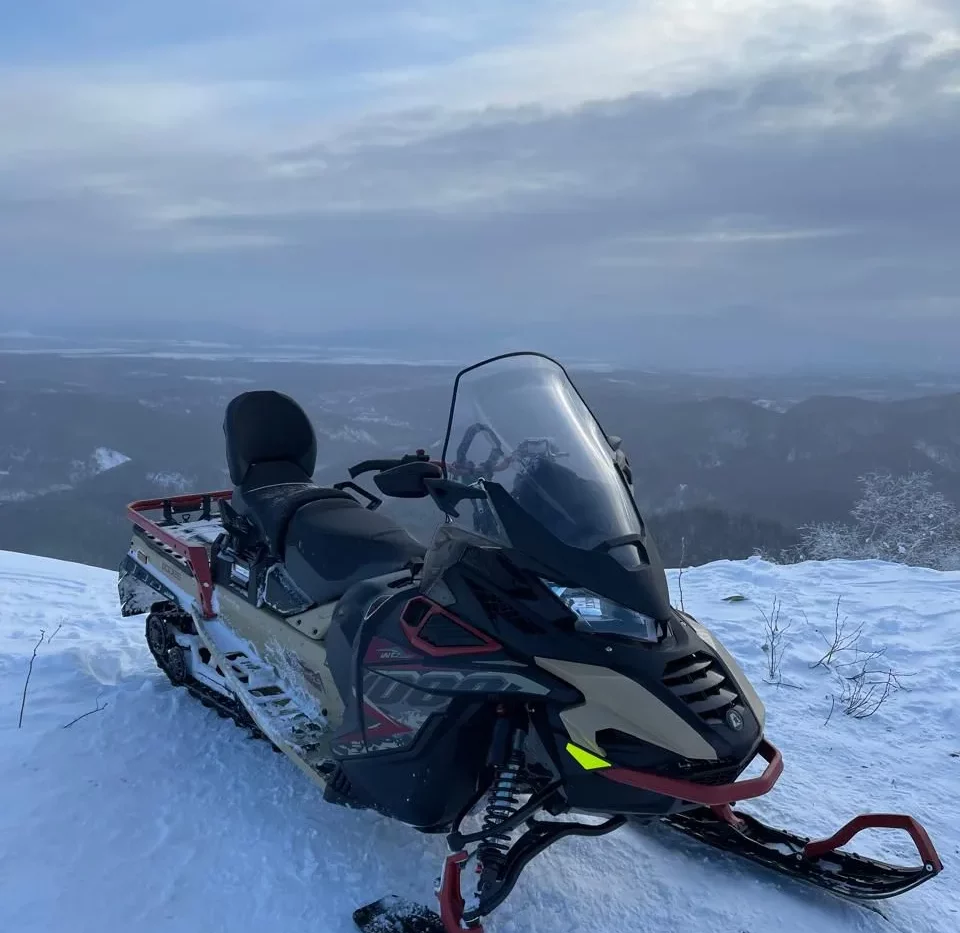 Two-hour excursions on the Mitsuli Range
