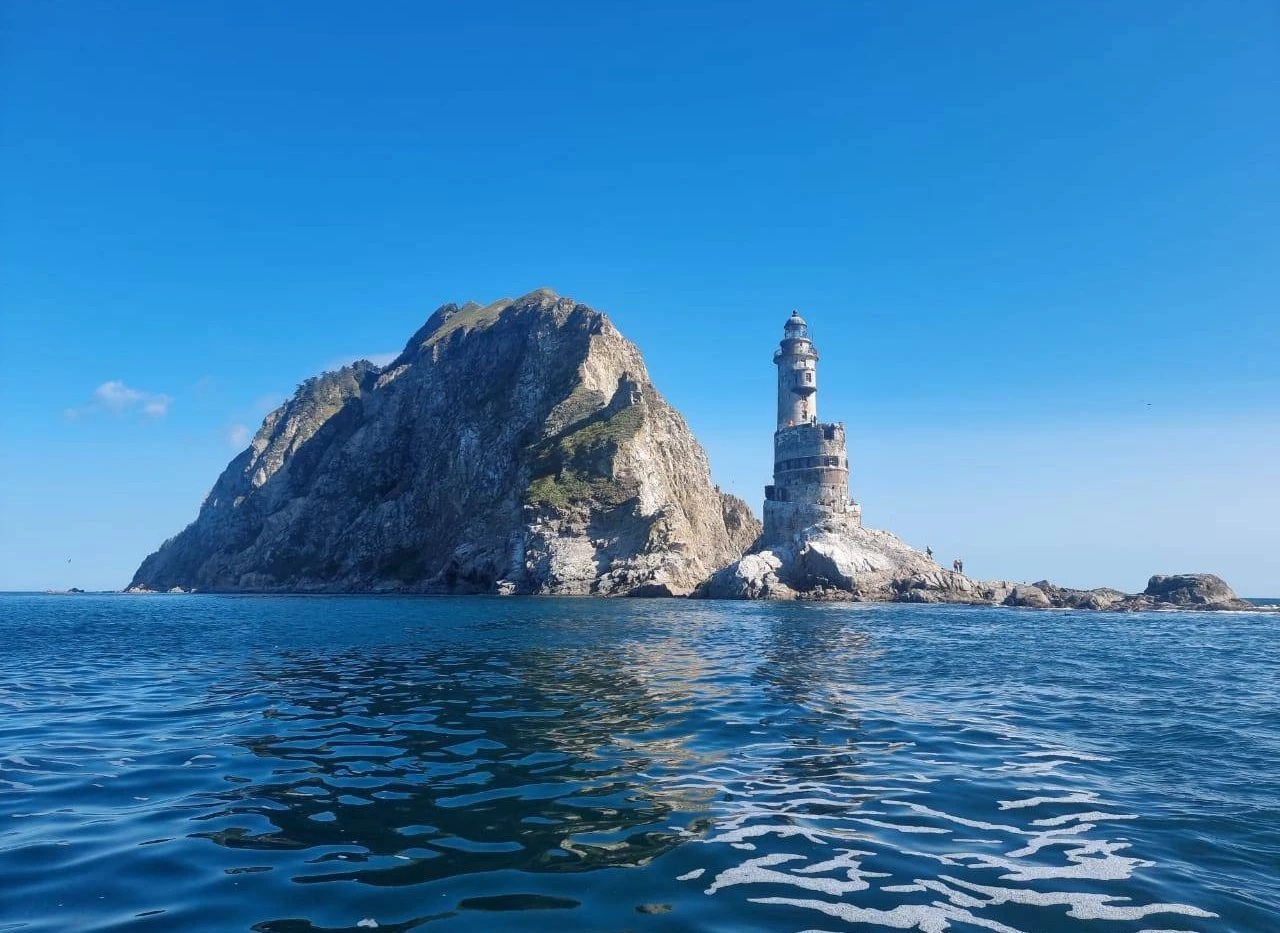 “Aniva Lighthouse and Oyster Bank in One Day” tour package