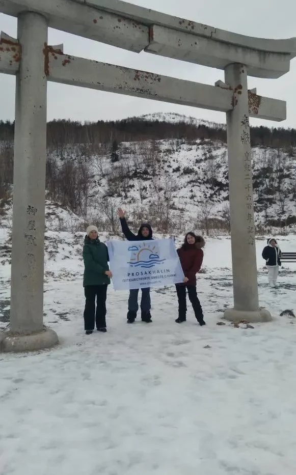 Winter excursion to icefalls in the Tikhoi Bay