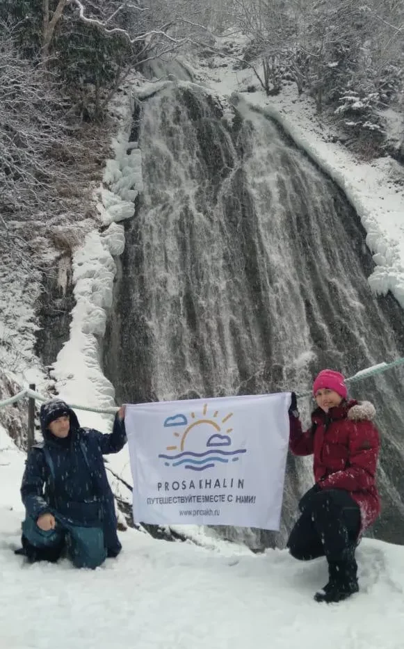 Winter excursion to icefalls in the Tikhoi Bay